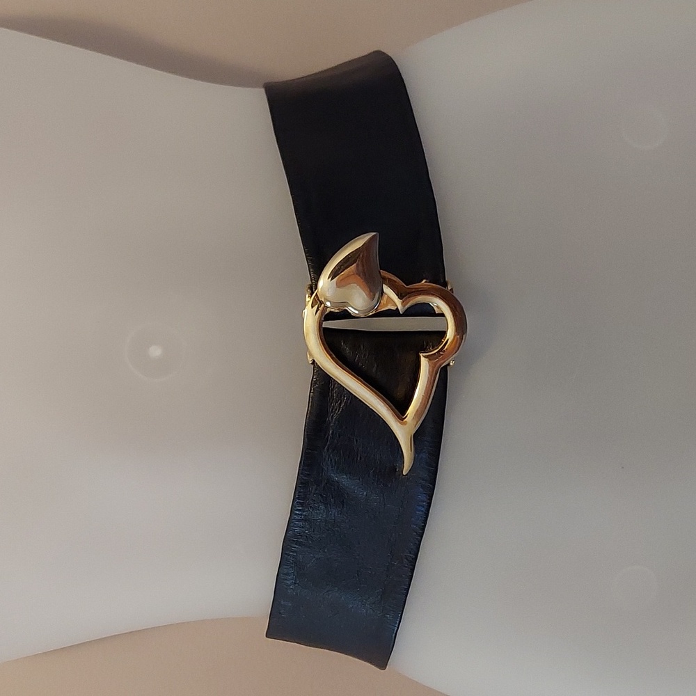 Vintage 1980s Maureen Elaine Goldtone Heart Buckle Black Leather Belt One Size